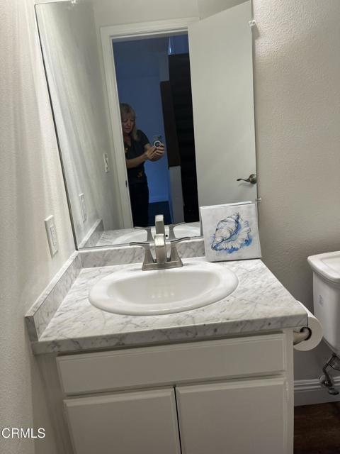 Detail Gallery Image 8 of 29 For 677 County Square Dr, Ventura,  CA 93003 - 2 Beds | 2/1 Baths
