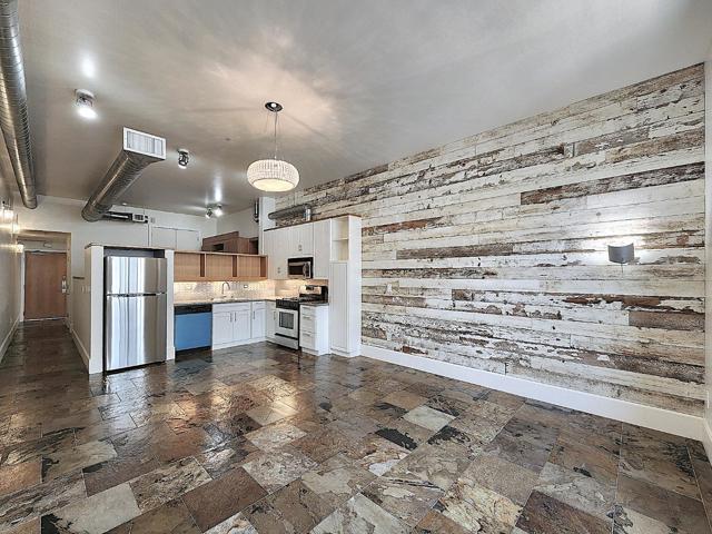 334 Santana Row, San Jose CA: https://media.crmls.org/mediaz/e60ab47c-aeb7-4aaa-ba6e-ecd2bfa60555.jpg