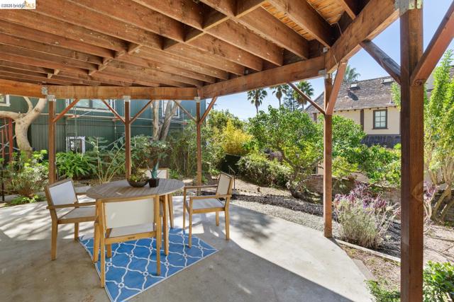 758 Spruce St, Berkeley CA: https://media.crmls.org/mediaz/e60ad961-ad49-4b22-9b6a-00fd5fd09591.jpg