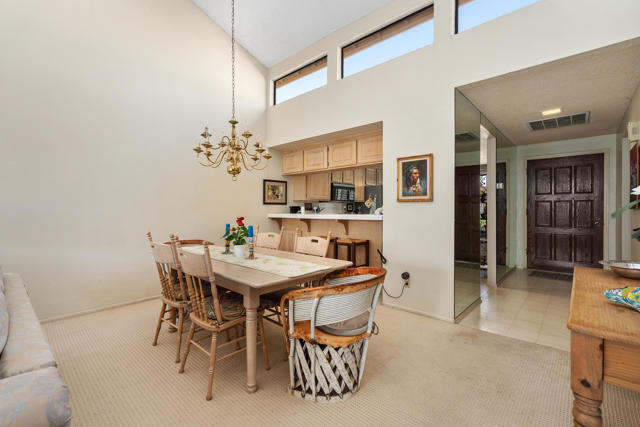 265 Calle Del Verano, Palm Desert CA: https://media.crmls.org/mediaz/e60aee00-d636-409b-af6f-c31b014e861d.jpg
