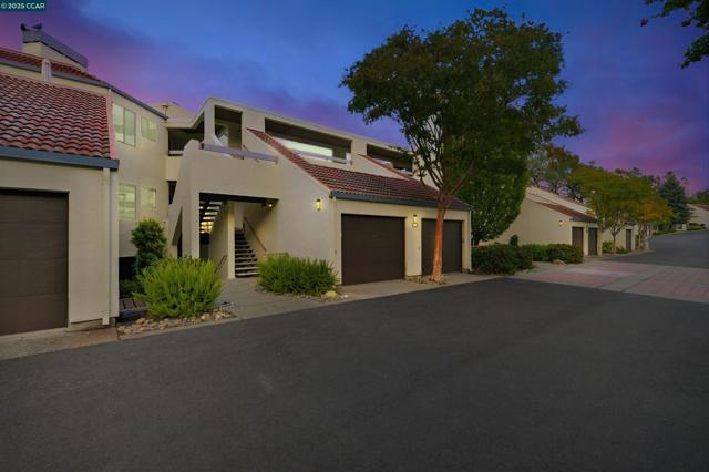 3711 Terra Granada Dr, Walnut Creek CA: https://media.crmls.org/mediaz/e60afd20-b1ca-43ef-939b-1cb4627fb1be.jpg