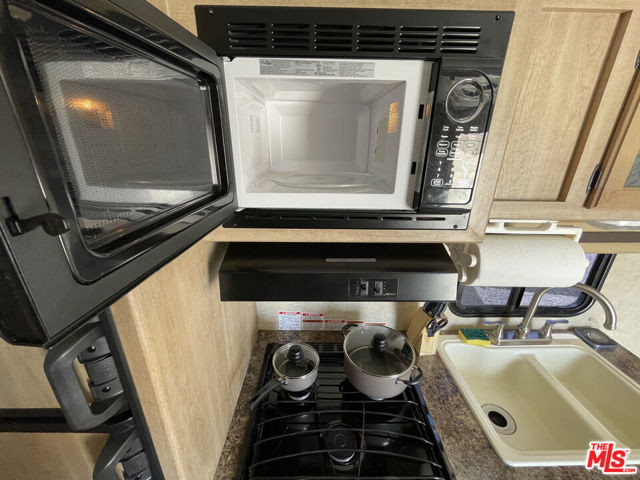8144 Jefferson Street, Mojave CA: https://media.crmls.org/mediaz/e60b865a-9c6b-4655-a6f2-ad2e3763a26b.jpg