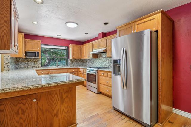 Detail Gallery Image 14 of 60 For 1575 Larson Ln, Fallbrook,  CA 92028 - 3 Beds | 2/1 Baths