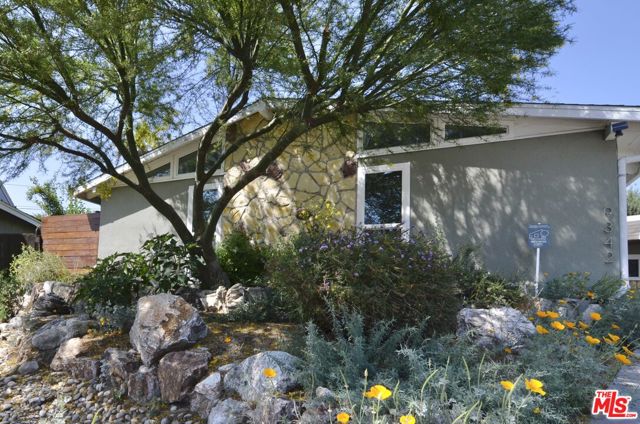 9342 Debra Avenue, North Hills CA: https://media.crmls.org/mediaz/e60c08f5-3e32-44c4-8ae6-65ad28605d38.jpg