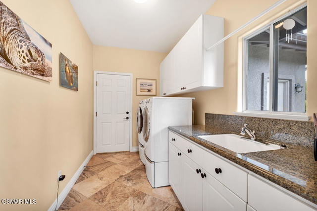 782 Emerson Street, Thousand Oaks CA: https://media.crmls.org/mediaz/e60c31cf-d1d8-480c-8787-be9054ba8701.jpg