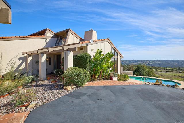 41850 Via Del Gavilan, Fallbrook CA: https://media.crmls.org/mediaz/e60ce3b3-672d-415f-85b1-825a960aa3fc.jpg