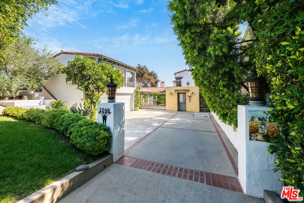 1046 Chautauqua Boulevard