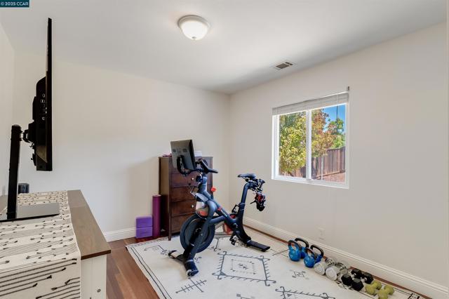 1349 Montana Dr, Concord CA: https://media.crmls.org/mediaz/e60d5c7c-3306-4488-b1b5-d47dda9e3e44.jpg