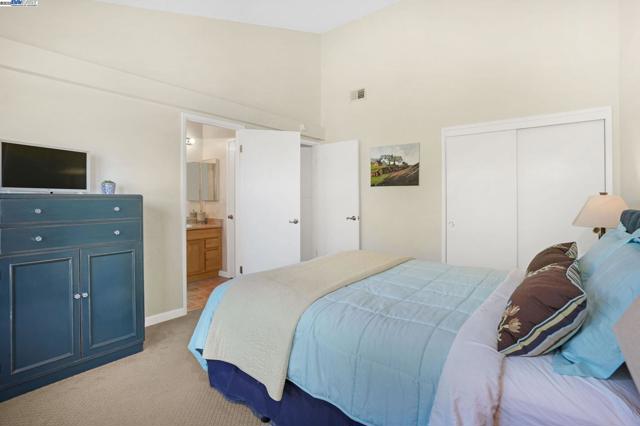 627 Military E St, Benicia CA: https://media.crmls.org/mediaz/e60db6b8-7a0a-4f4b-9d16-b5dc069ad156.jpg