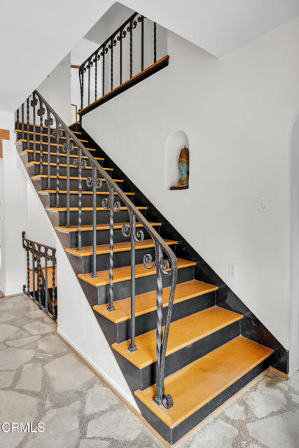 1602 Golf Club Drive, Glendale CA: https://media.crmls.org/mediaz/e60dc24a-70e5-400c-9e09-5a4cd21badd7.jpg
