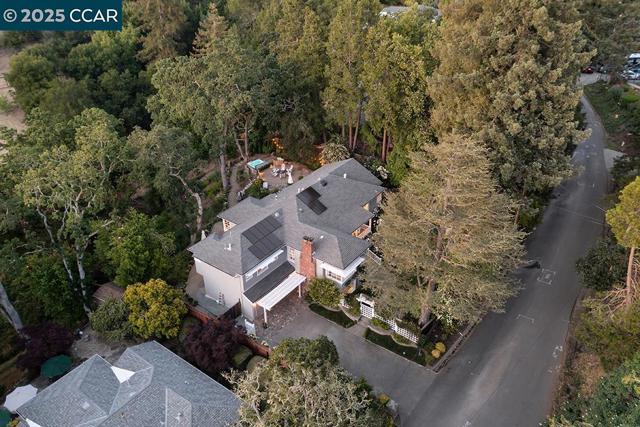 72 Davis Rd, Orinda CA: https://media.crmls.org/mediaz/e60dd1e6-a6c5-4490-8ffb-0cfc85b0cbc9.jpg