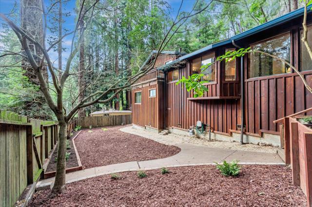 325 Ridge Drive, Boulder Creek CA: https://media.crmls.org/mediaz/e60deae8-6baf-4107-bab6-a6f2ff6425a4.jpg