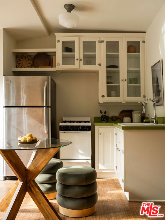 1444 S Sierra Bonita Avenue, Los Angeles CA: https://media.crmls.org/mediaz/e60e3989-50a1-4739-8db6-f018dccc5b0a.jpg