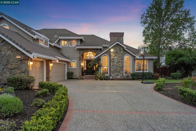 460 Silver Hollow Drive, Walnut Creek CA: https://media.crmls.org/mediaz/e60e8147-5643-48e2-9e88-6d51ba2428ee.jpg