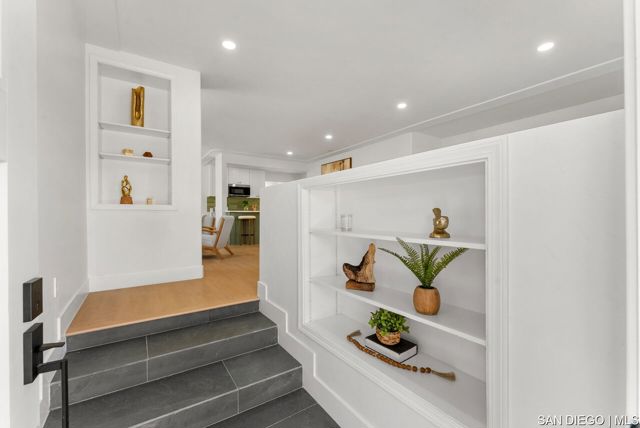 4642 Aragon DR, San Diego CA: https://media.crmls.org/mediaz/e60e9891-af9f-42f3-93d5-bf87a486362f.jpg