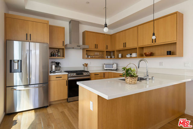 1403 Eagle Vista Drive, Los Angeles CA: https://media.crmls.org/mediaz/e60ea821-cce5-47b2-8a16-7593d7d6ce53.jpg