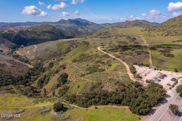 3307 Rainbow Creek Circle, Thousand Oaks CA: https://media.crmls.org/mediaz/e60ecc32-4d03-4e04-a5db-b2bbb5333f16.jpg