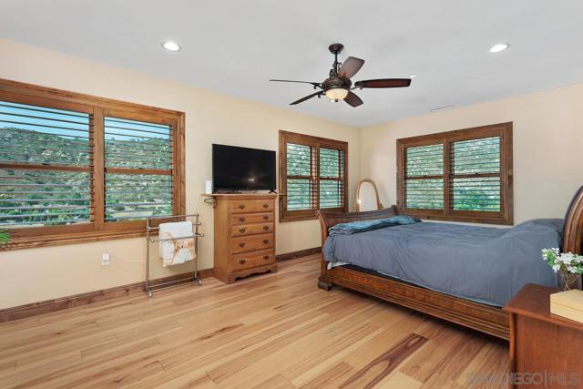 18585 Deer Valley Estates, Poway CA: https://media.crmls.org/mediaz/e60ecebb-83ff-4d4d-8b0d-17fee6e957a5.jpg