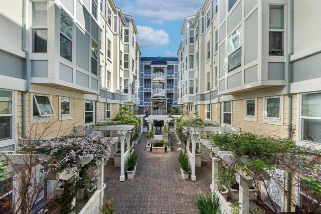 655 12th Street, Oakland CA: https://media.crmls.org/mediaz/e60ee045-b337-46fd-ac30-6e8b2d0b57b5.jpg