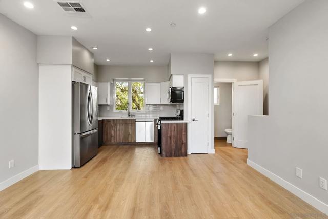3209 L Street, San Diego CA: https://media.crmls.org/mediaz/e60f8158-5e41-4a4a-83b6-33a7677eb084.jpg