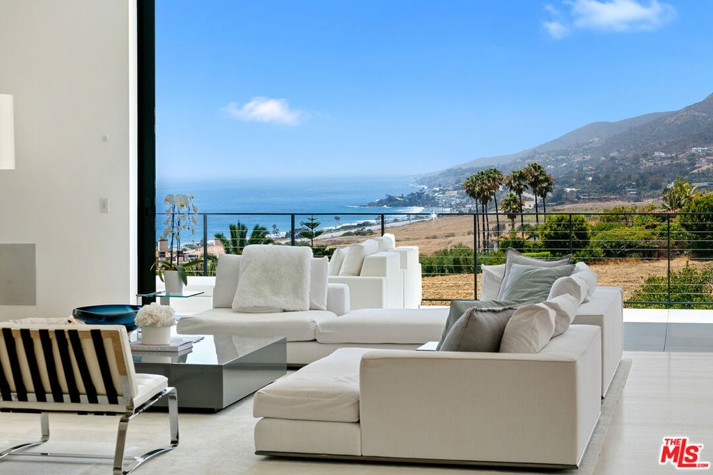 5963 Philip Avenue — Modern
