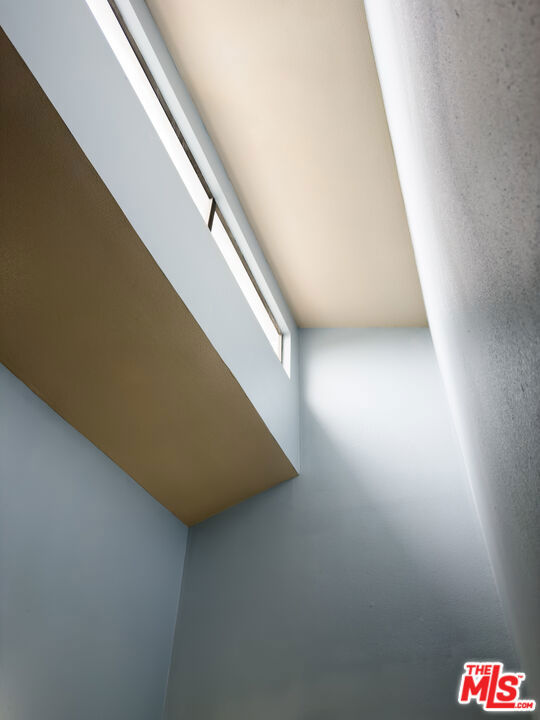 https://media.crmls.org/mediaz/e60fb82f-ec8b-40a8-881c-159488b09ed8.jpg?preset=X-Large