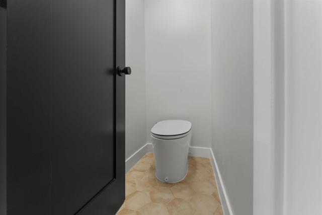 5777 Desert View Drive, La Jolla CA: https://media.crmls.org/mediaz/e6104623-0dc7-4211-84eb-53f3b0b7d19f.jpg