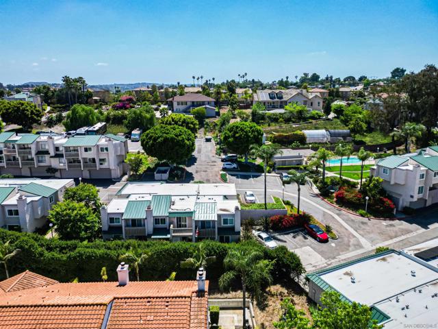 699 Ascot Dr, Vista CA: https://media.crmls.org/mediaz/e610613c-1dc0-4405-99d5-03f667192632.jpg