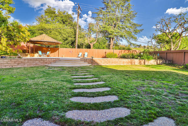 5260 Edgeware Drive, Calabasas CA: https://media.crmls.org/mediaz/e6109d2a-4e4c-467f-8e7b-d3ca1110b2c4.jpg
