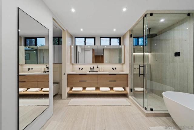 7372 76 Fay Ave, La Jolla CA: https://media.crmls.org/mediaz/e610ce29-911d-496f-bf54-cdb7689140ec.jpg