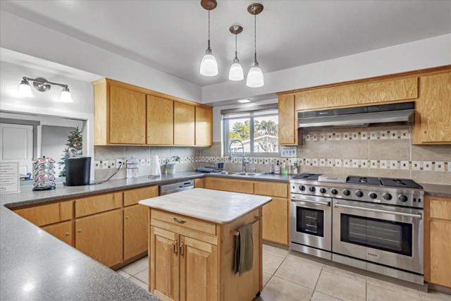 22 Canada Cove Avenue, Half Moon Bay CA: https://media.crmls.org/mediaz/e6117b59-2b71-4703-a25a-b555b09cbf80.jpg