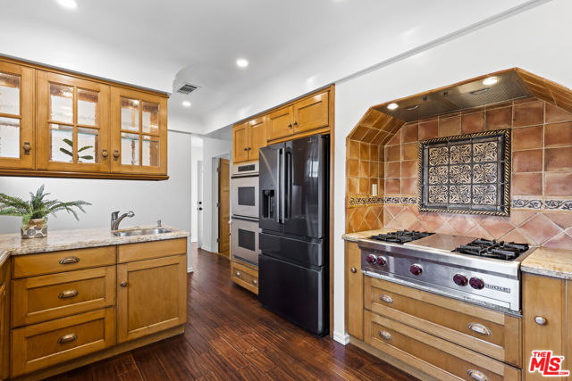 1335 S Sierra Bonita Avenue, Los Angeles CA: https://media.crmls.org/mediaz/e611e818-5fb2-44c1-b40c-573c0fc13a6f.jpg