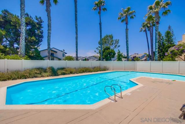 3268 Via Marin, La Jolla CA: https://media.crmls.org/mediaz/e6120ba3-abb8-4627-80b7-26cae58c86b5.jpg
