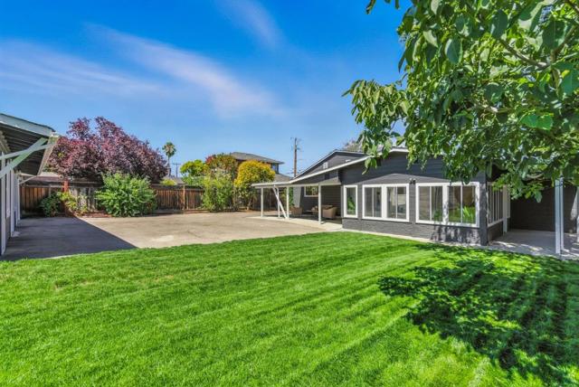 15591 Loma Vista Avenue, Los Gatos CA: https://media.crmls.org/mediaz/e6121a6a-454c-4fd2-aeca-c8bfbf86cb7c.jpg