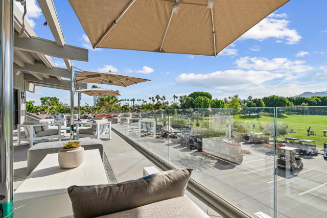 107 Tanglewood Trail, Palm Desert CA: https://media.crmls.org/mediaz/e61244a6-2494-4a87-9079-02c3e1cb88fc.jpg