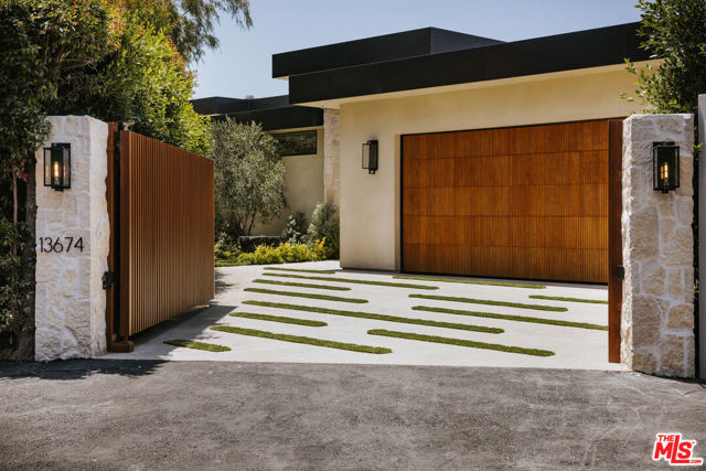 13674 Bayliss Road, Los Angeles CA: https://media.crmls.org/mediaz/e612b5ee-d2fb-4e86-8897-957888d8b0fe.jpg