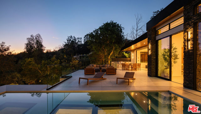 Image 62 of 72 For 12752 Mulholland Drive