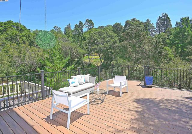 38 Saint Stephens Dr., Orinda CA: https://media.crmls.org/mediaz/e613bcab-6f54-4406-abdd-b16c838795e1.jpg