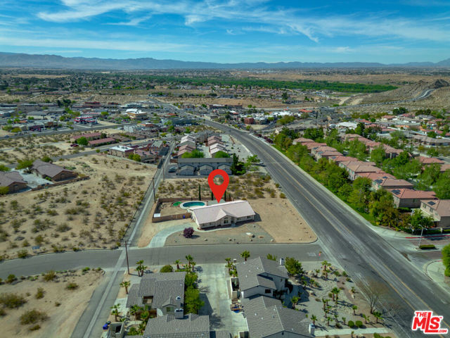 16185 Viho Road, Apple Valley CA: https://media.crmls.org/mediaz/e613f260-e47c-4ec2-92ff-25c3a7d58f93.jpg