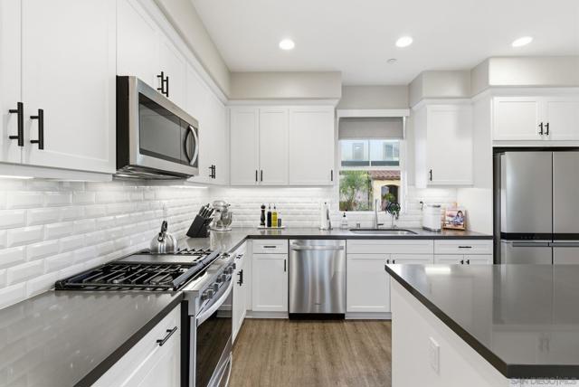 4382 Pacifica Way, Oceanside CA: https://media.crmls.org/mediaz/e613ff66-dfbf-44ac-8020-a67cbf54ac9f.jpg