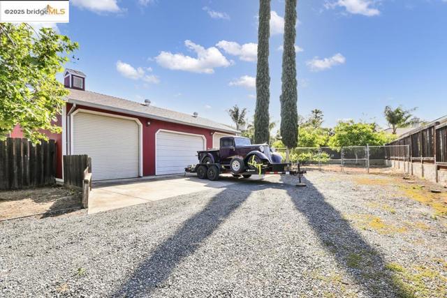 3215 Ohara Ave, Brentwood CA: https://media.crmls.org/mediaz/e6149599-06d2-414d-b439-f9cb8815bba0.jpg