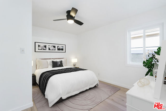 Middle Bedroom -4