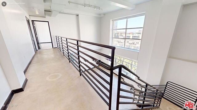 1000 S Hope Street, Los Angeles CA: https://media.crmls.org/mediaz/e6156237-3560-4008-a162-01a9f277c40b.jpg