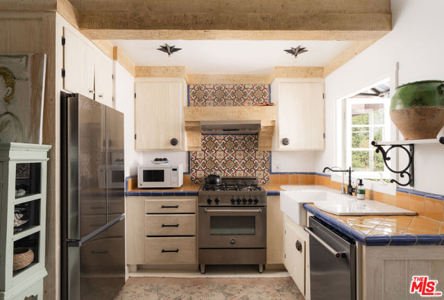 15 Loma Media Road, Santa Barbara CA: https://media.crmls.org/mediaz/e6156678-e0f5-4933-b051-d2d925a96c0f.jpg