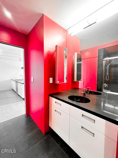 746 S Los Angeles Street, Los Angeles CA: https://media.crmls.org/mediaz/e615d336-69bc-43d6-908c-00b68615e5e1.jpg
