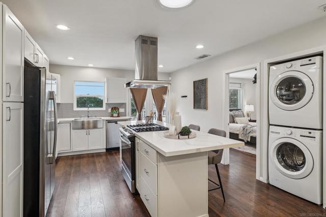 6017 Broadway, San Diego CA: https://media.crmls.org/mediaz/e615d4dd-35f9-4495-9ae9-18ecdf2e954b.jpg