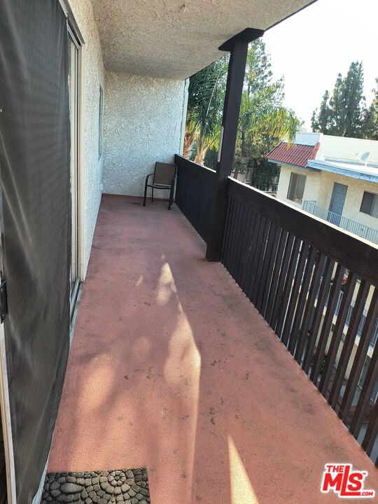 5334 N Lindley Avenue, Encino CA: https://media.crmls.org/mediaz/e616833e-e946-4e74-9a0c-f82035128357.jpg