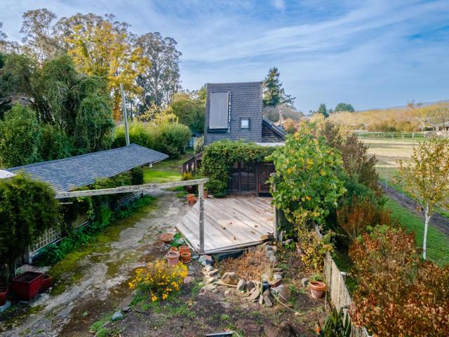 1009 Miramontes Street, Half Moon Bay CA: https://media.crmls.org/mediaz/e616a6e6-b133-40f9-b7b6-1858791dfd48.jpg