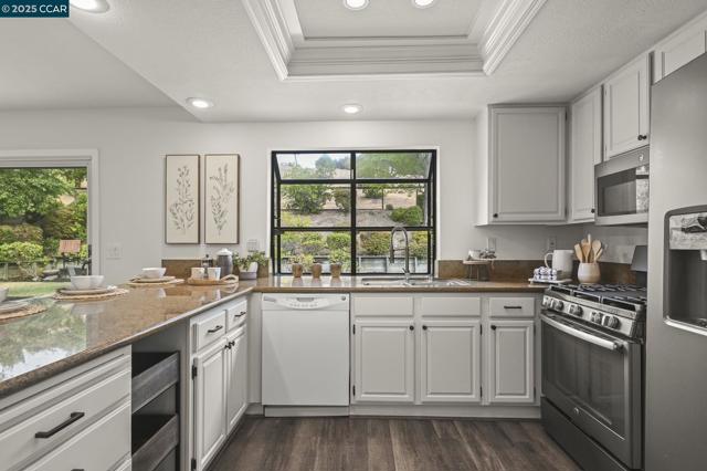 11478 Rolling Hills Dr, Dublin CA: https://media.crmls.org/mediaz/e616c563-1c82-4fa2-922b-4068d7128efc.jpg