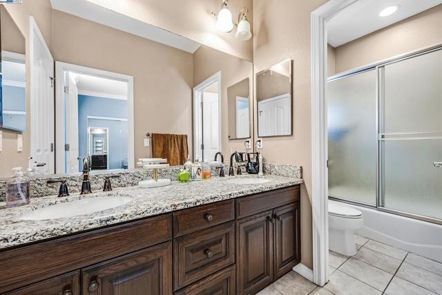 6232 Murdock Way, San Ramon CA: https://media.crmls.org/mediaz/e616ddbf-f354-45f2-babb-412603556816.jpg